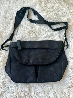 Lululemon All Night Festival Bag 5L Black Jacquard Camo Crossbody Shoulder Bag
